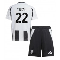 Camiseta Juventus Timothy Weah #22 Primera Equipación Replica 2024-25 para niños mangas cortas (+ Pantalones cortos)